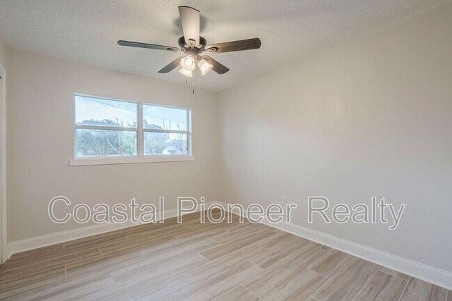 Building Photo - 4600 Venetian Blvd NE