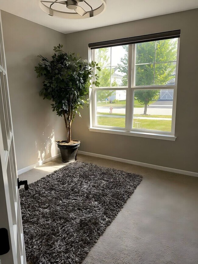 Building Photo - Beautiful 4Bed 3.5Bath Home in Victoria!