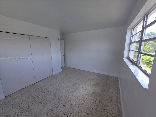 Building Photo - 3101 NW 22nd Ave