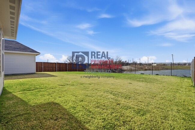 Building Photo - Thoughtfully Designed 4 Bed Home with Elevated Interiors and Lake Views