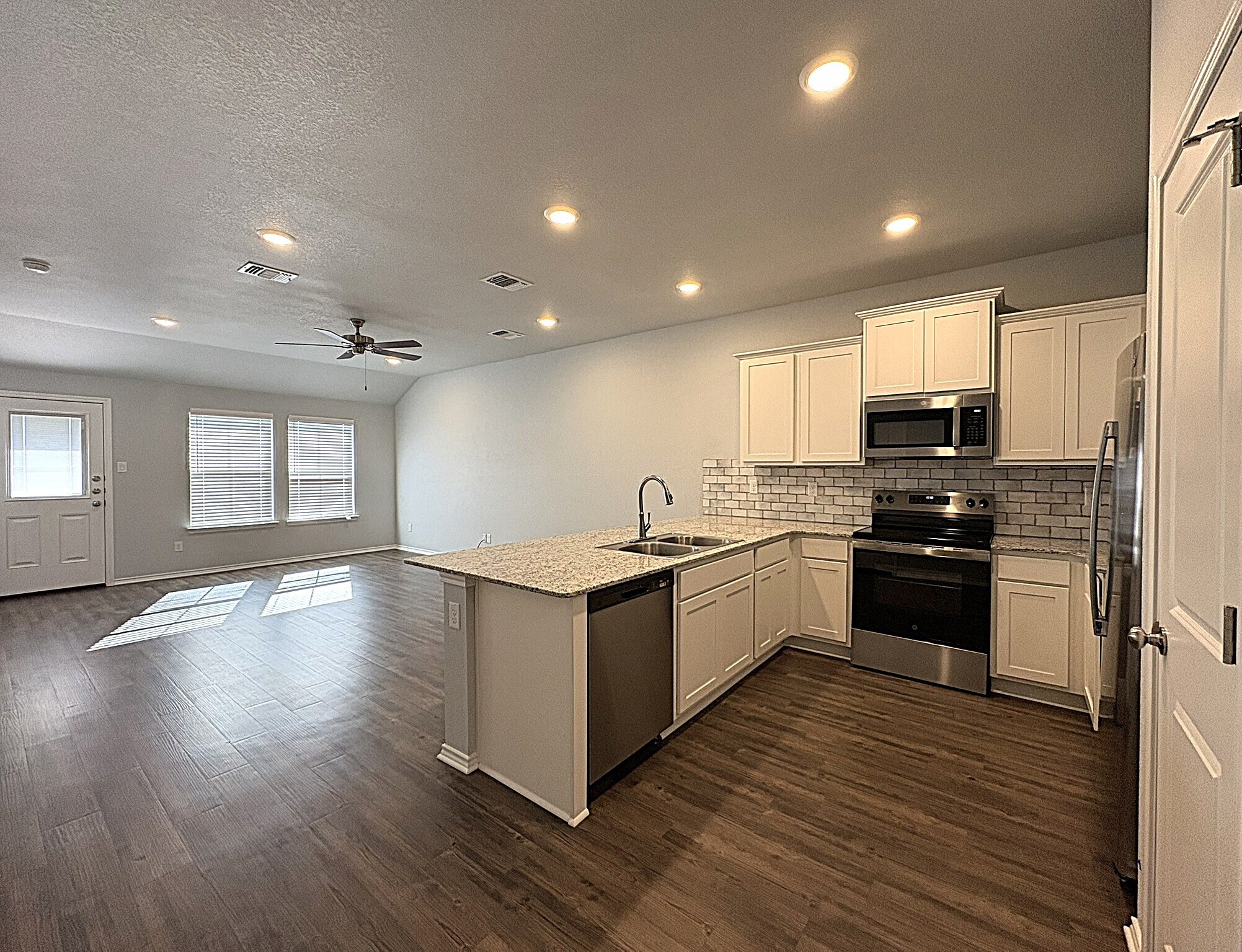 Building Photo - 1202 Lexington Dr