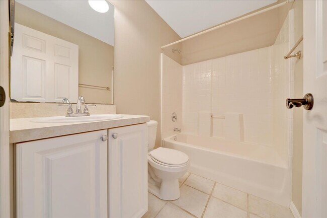 Building Photo - Spacious 3-Bed, 2-Bath Home for Rent in SW...