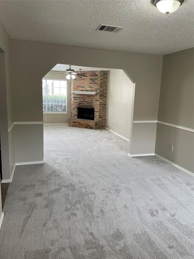 Building Photo - Trails Pl.