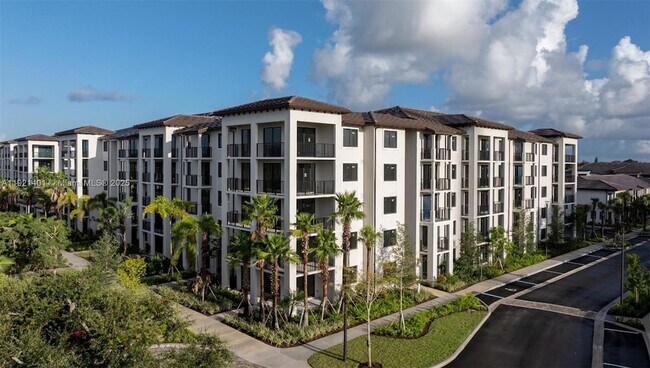 Building Photo - 1874 Heron Club Dr