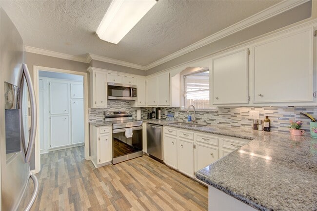 Building Photo - 17206 Seven Pines Dr
