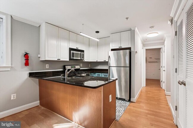 Building Photo - 1740 18th St NW