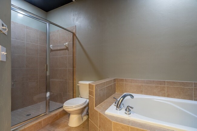 Building Photo - Luxury Living in The Villas of West End – ...