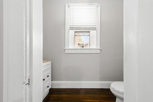 Building Photo - Adorable Brick Home in Italian Village!
