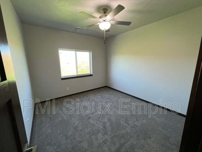 Building Photo - 6171 S Alki Pl