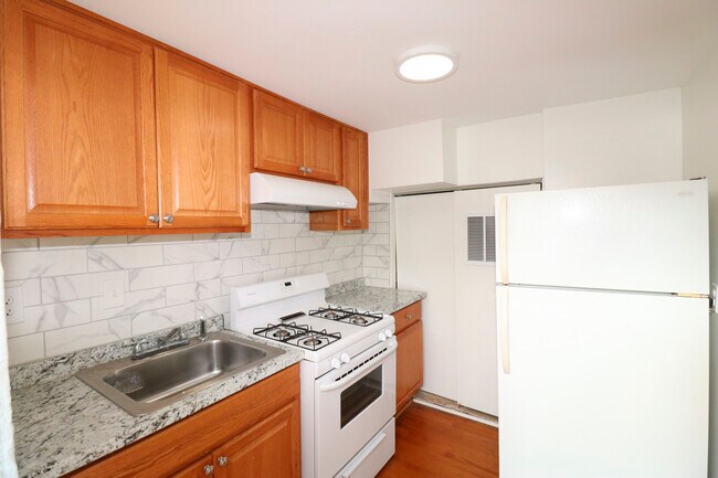 Building Photo - 4001 25th Ave