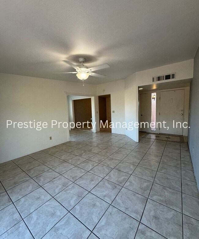 Building Photo - 3bd/2ba home tucked away in Northwest Tucs...