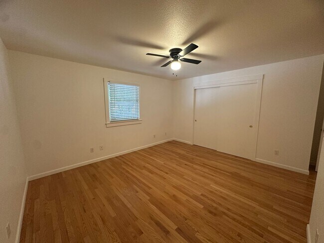 Building Photo - Spacious 1 Bedroom in Downtown Sacramento Where Convivence Is KEY! CALL Today To Schedule a Showing!
