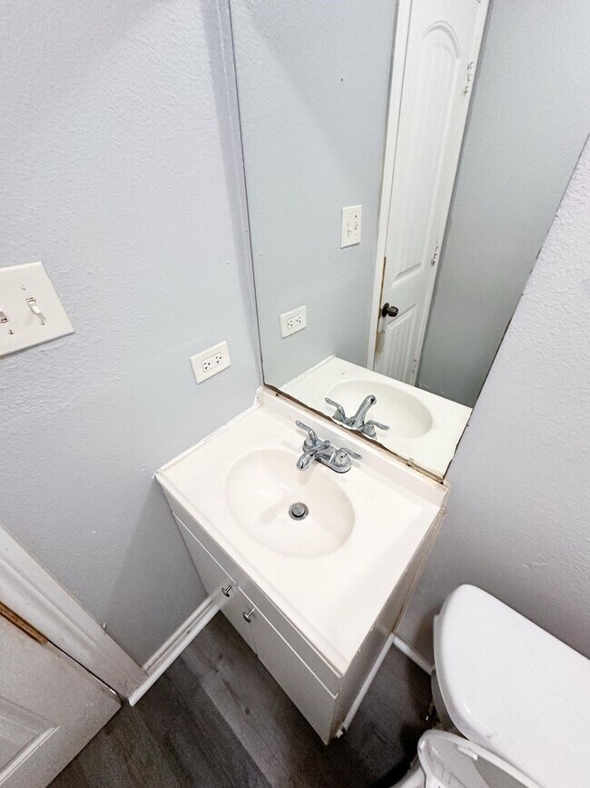 Building Photo - 2522 Rosalie St