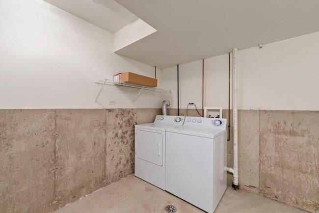 Building Photo - 1464 Cambria Dr