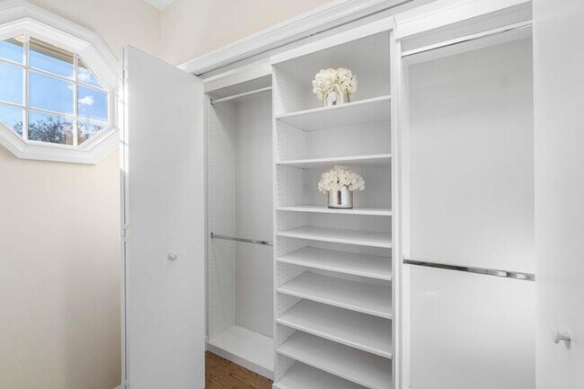 Building Photo - 518 Gardenia Terrace