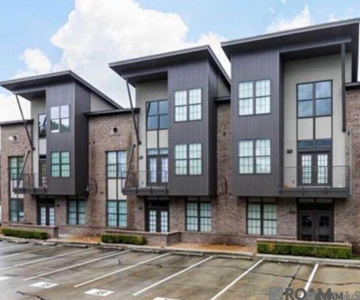 Building Photo - 333 E Boyd Dr