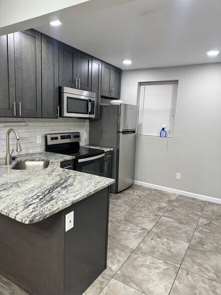 Building Photo - 1920 S Bonsall St