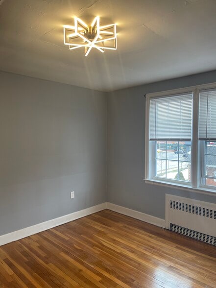 Building Photo - 19 Chapman St