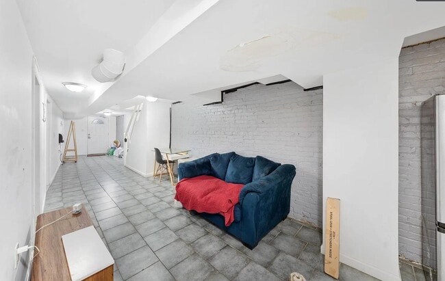 Building Photo - 294 Ege Ave