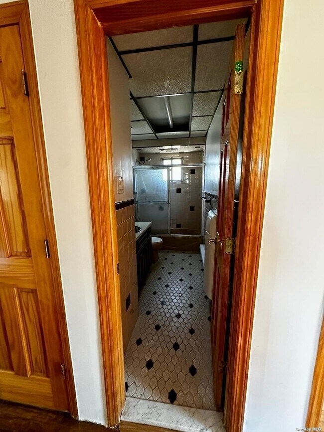 Building Photo - 283 Commack Rd