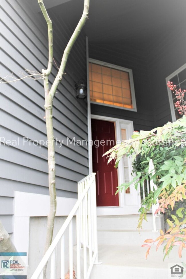 Building Photo - 2067 Sunray Cir