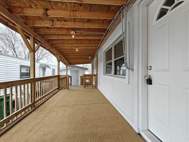 Building Photo - 106 E Jefferson St