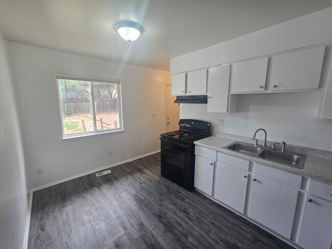 Building Photo - 321 S Murray Blvd
