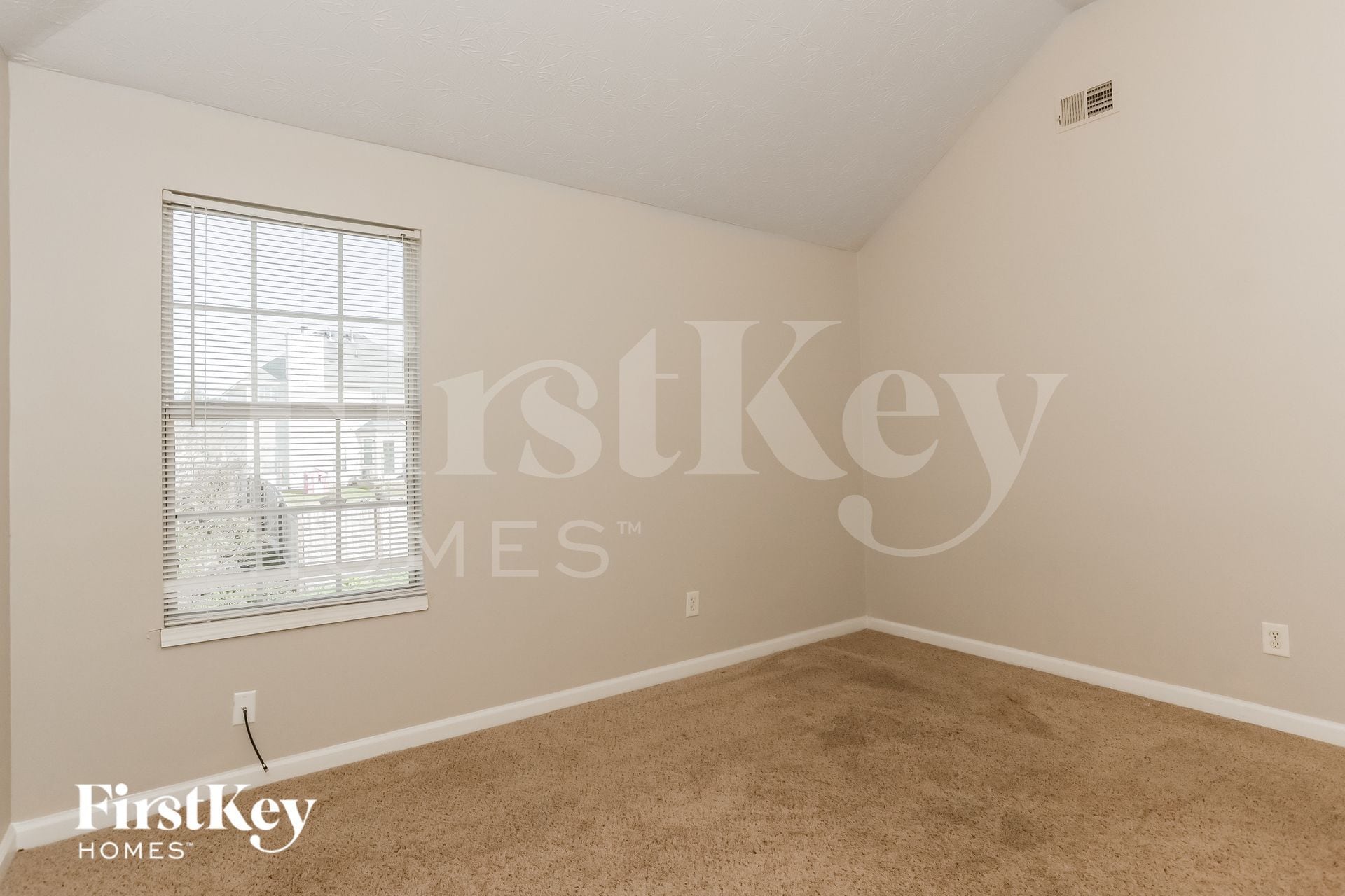 Building Photo - 2721 S Hills