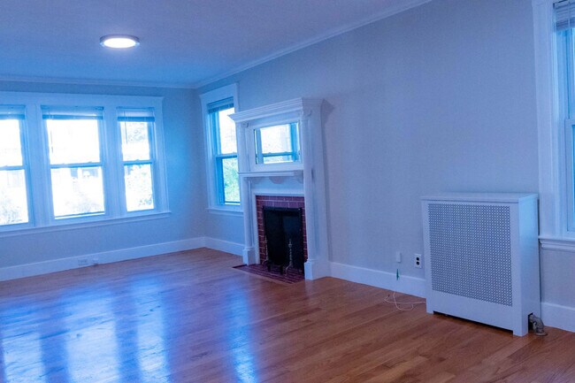 Building Photo - 204 Maple St