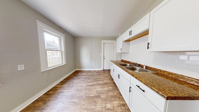 Building Photo - Lease to own! 5 bedroom/1 bath, Old Brooklyn.