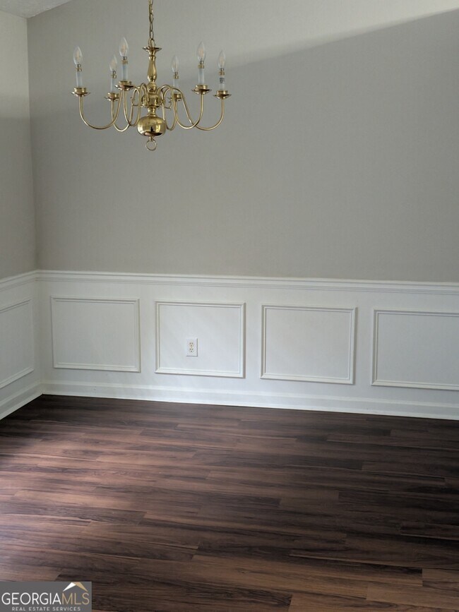 Building Photo - 1422 Fountain View Dr