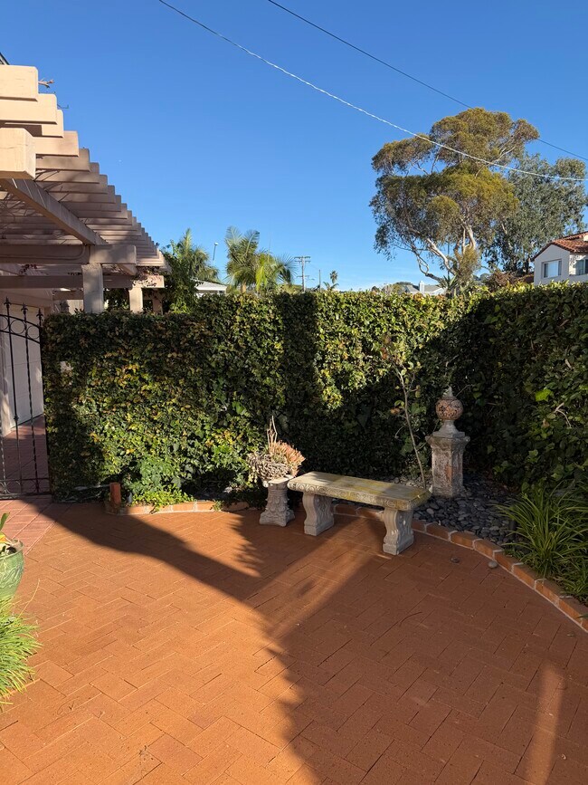 Building Photo - 444 Fern Glen