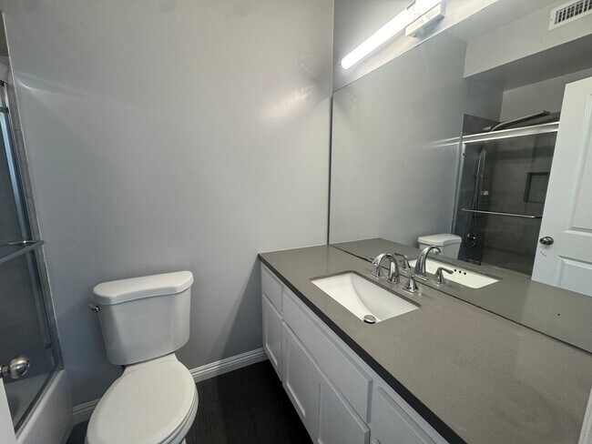 Building Photo - Renovated 2BD/2BA with Tandem Parking, Oversized Balcony & In-Unit Laundry — Downtown Long Beach