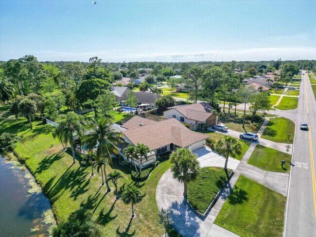 Building Photo - 14148 Paddock Dr