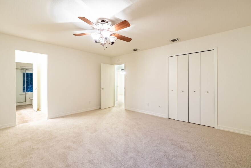 Building Photo - 11811 Carshalton Dr
