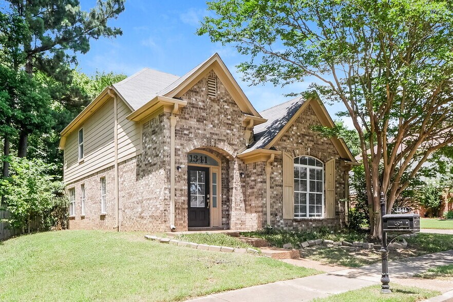 Building Photo - 1341 Broadstone Ln