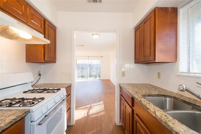 Building Photo - 9007 Little Walnut Pky