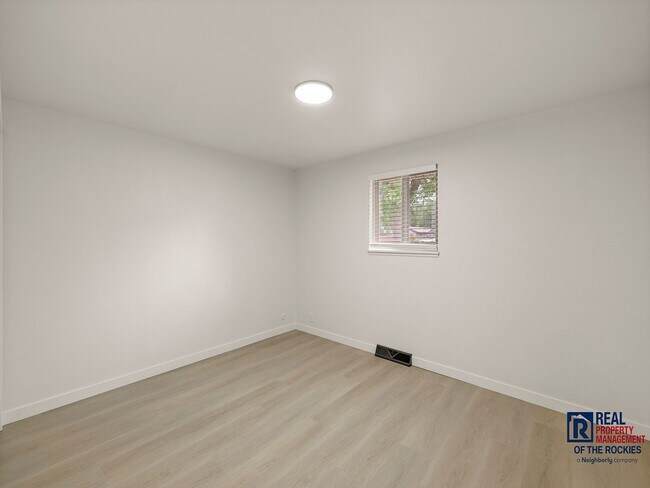 Building Photo - Beautifully Remodeled Duplex in Great Fort Collins Location!