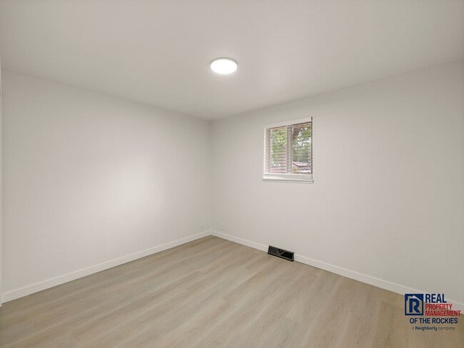 Building Photo - FREE 55” Smart TV With Lease!
