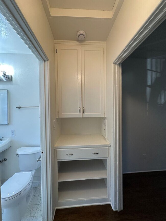 Building Photo - 505 W Maple St