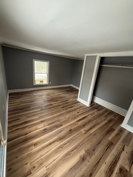 Building Photo - 401 W 1st St