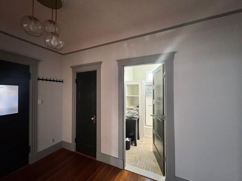 Building Photo - 27 Gilman Ter