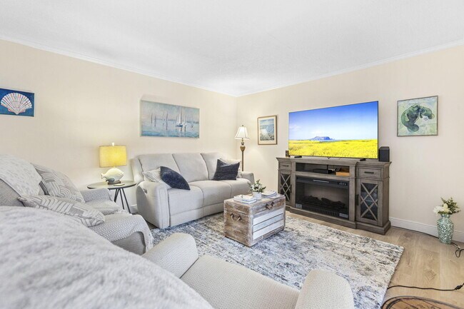 Building Photo - 5674 SE Riverboat Dr