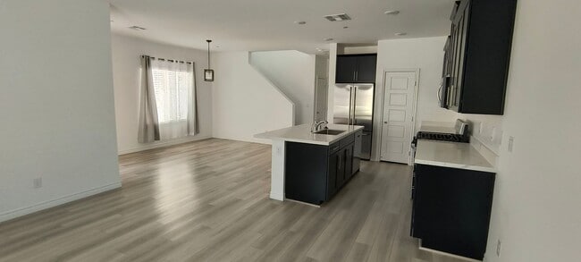 Building Photo - West Summerlin Townhouse - 1833-SqFt. - 3-beds, 2.5-baths, 2-car attached garage, Gated Comm.