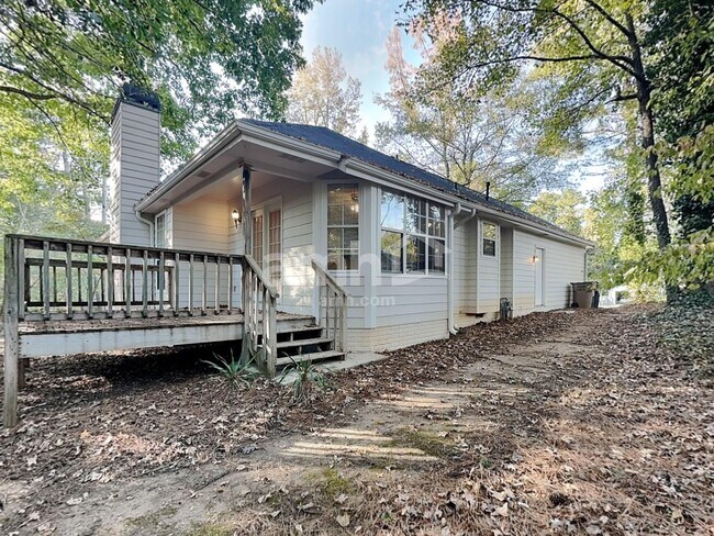 Building Photo - 401 Streamview Ln