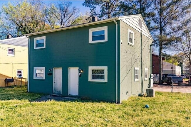 Building Photo - COMING SOON !!! | Just Minutes from Downto...
