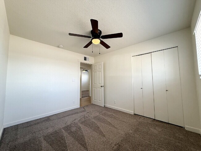 Building Photo - Charming 3-Bedroom , 1 Story ,  FULLY REMO...