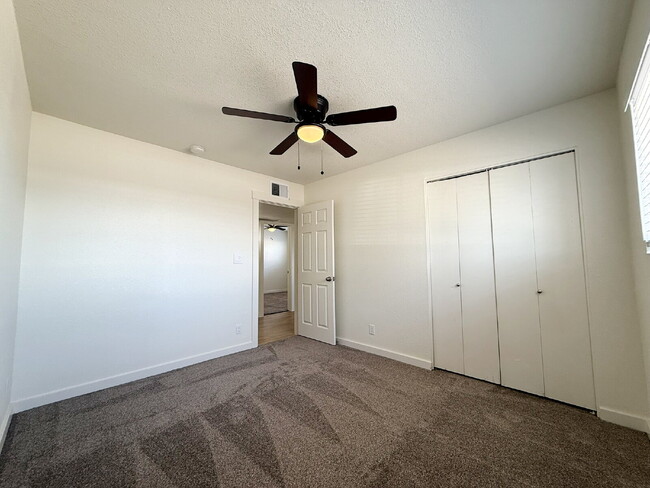 Building Photo - Charming 3-Bedroom Oasis with 2 Full Baths...