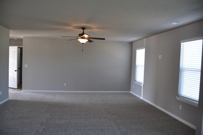 Building Photo - 5727 Abercorn Dr