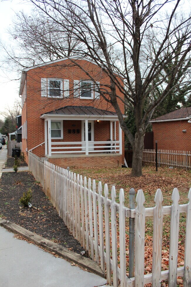 Yard and Garden - 425 S Loudoun St